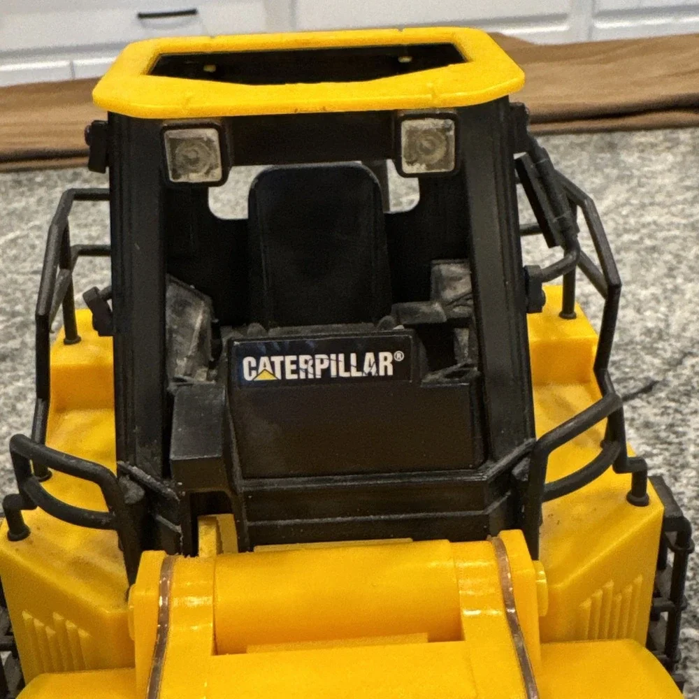 CAT Caterpillar Bulldozer Construction Vehicle moves Sounds‎ Lights Works 12